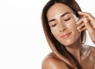 Stosujesz retinol? Włącz do pielęgnacji to odżywcze masełko w tubce. Działa jak łagodzący kompres