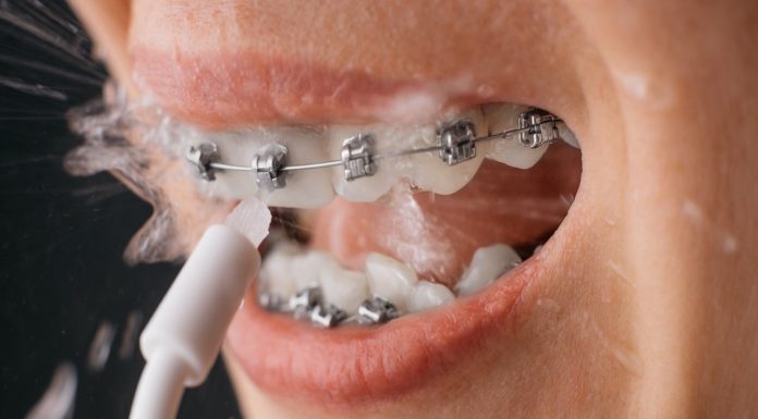 Usuwają bakterie i pielęgnują dziąsła. Top 3 irygatory do jamy ustnej, skuteczniejsze niż nić dentystyczna