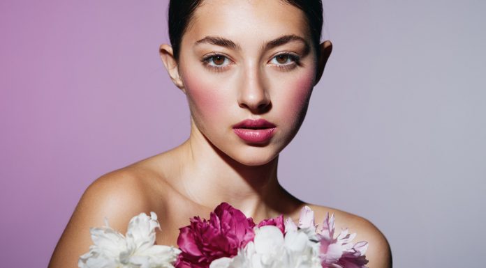 Róż za 20 zł to świetny zamiennik kultowego kosmetyku od francuskiej marki premium