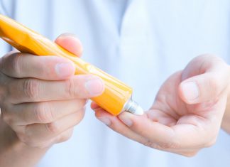 Maść za kilka złotych rozprawia się z niedoskonałościami w jedną noc