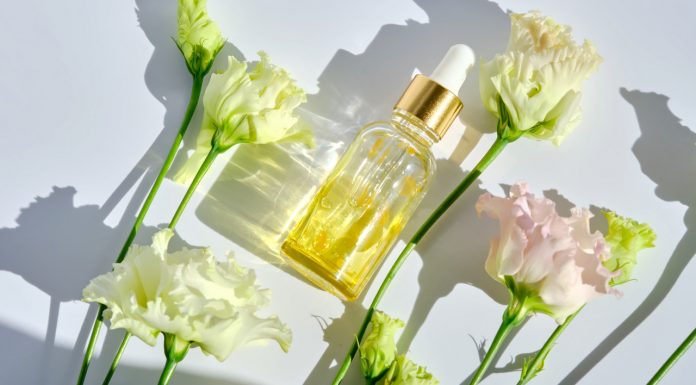 60-latki polecają sobie ten złocisty olejek intymny. „Żałuję, że nie kupiłam go wcześniej”