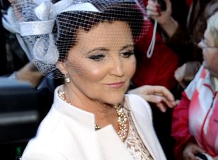 Strój Kwaśniewskiej to strzał w dziesiątkę na wesele. Idealny wybór dla dojrzałych