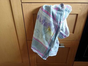 Wymocz w tym ścierki kuchenne. Znikną nawet trudne plamy