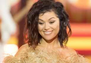 Jak się ubrać na komunię? Ażurowa kreacja Cichopek to majstersztyk