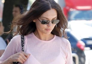 Alternatywa dla balerinek. Te płaskie i wygodne buty na lato nosi teraz Zając