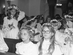 Komunia w czasach PRL-u. Sprawdź, ile pamiętasz z tego okresu