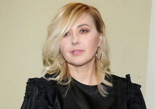 Mówi o trudnej więzi z rodzicami.