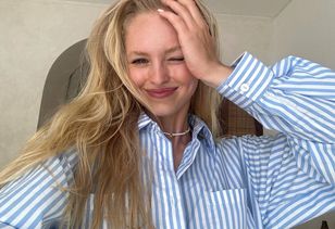 Już nosi najmodniejsze klapki sezonu. Postawiła na kultowy fason