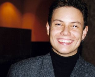 Nastolatki się w nim kochały. Tak zmienił się Bartek Wrona