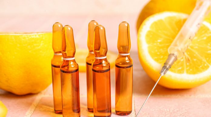 10-dniowa terapia szokowa dla dojrzałej skóry. „Jeszcze nigdy nie miałam tak mocnego kosmetyku”