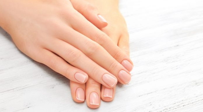 Te preparaty ułatwią okiełznanie skórek przy paznokciach. Sprawią też, że skórki będą wolniej odrastać