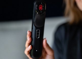 To urządzenie nieziemsko napina skórę na dekolcie i bosko zagęszcza włosy. Działa jak drogie zabiegi