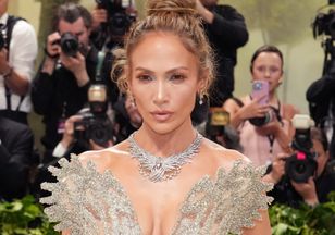Wyglądała zjawiskowo. Jennifer Lopez na MET Galę 2024 przyszła w