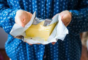 Opakowanie po maśle trafia do kontenera na papier? To powszechny błąd