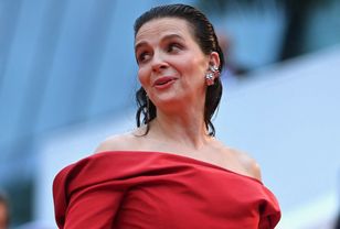 Przyszła w „mokrych” włosach. Ale jej sukienka podbiła Festiwal Filmowy w Cannes