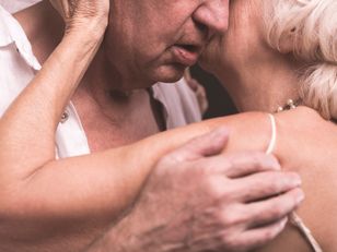 Mówi o seksie seniorów.
