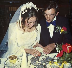 Pamiętasz wesela w latach 90.? Wstyd, jeśli nie odpowiesz na 5. pytanie