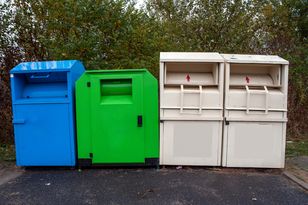 Gdzie trafiają ubrania z kontenerów? Możesz się rozczarować