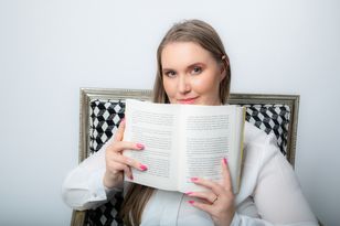 U Jelińskiej, jak u Hitchcocka, zaczyna się od trzęsienia ziemi, potem napięcie już tylko rośnie. Wywiad z Justyną Jelińską autorką