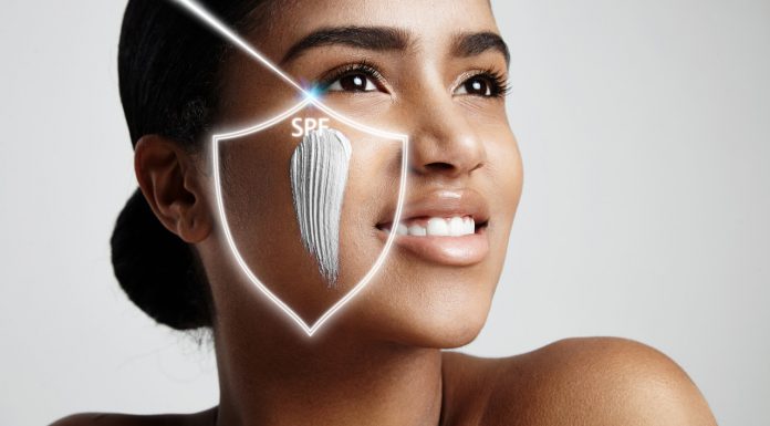 Ten krem działa jak tarcza przed promieniowaniem. Chroni skórę przed fotostarzeniem