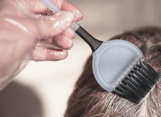 Najlepszy kolor włosów po 50-tce. Jest bardzo twarzowy i odejmuje lat