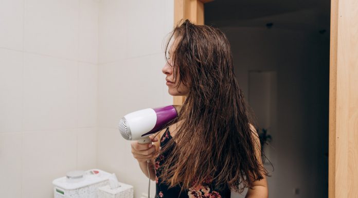 Osiem włosowych teorii, które nie mają sensu. Ekspertka załamuje ręce