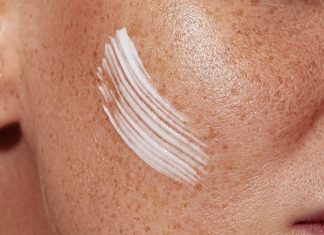 Twoja skóra ma tendencję do przebarwień? Zapobiegaj, zamiast leczyć! Ten krem to must have