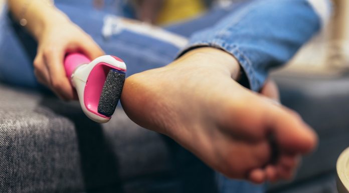 Te niedrogie frezarki do stóp błyskawicznie wygładzają. Już nigdy nie sięgniesz po pumeks