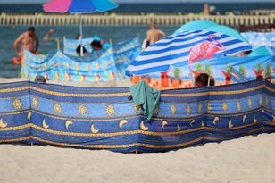 Wybierasz się na plażę nudystów? Przeczytaj, zanim popełnisz faux pas