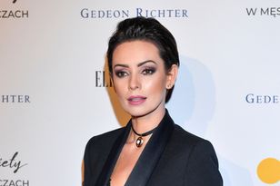 Wypoczywa we Francji. Wyglądała niczym paryżanka