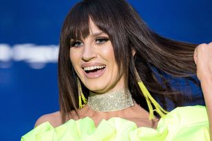 Wskoczyła na scenę w kombinezonie w zeberkę. Ale spójrzcie tylko na te szalone buty