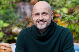 Skończył 47 lat. Mało kto wie, że ma brata bliźniaka