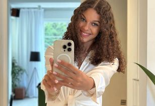 Wyjechała do Turcji. Jej sukienki nie powstydziłyby się prawdziwe Zetki