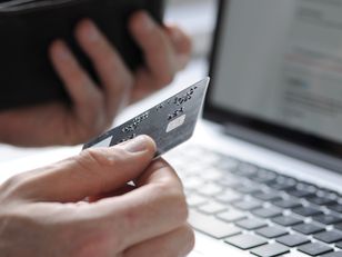 Nigdy nie tytułuj tak przelewów. Możesz mieć przez to spore problemy