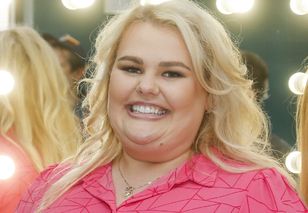 Spójrzcie tylko na stopy. Tak ubrała się na wesele