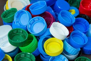 Zbierasz nakrętki? Cała prawda o charytatywnych zbiórkach