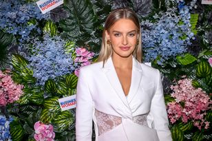 Zapomnij o falbankach czy kwiatkach. Strój Pisarek to prawdziwy hit