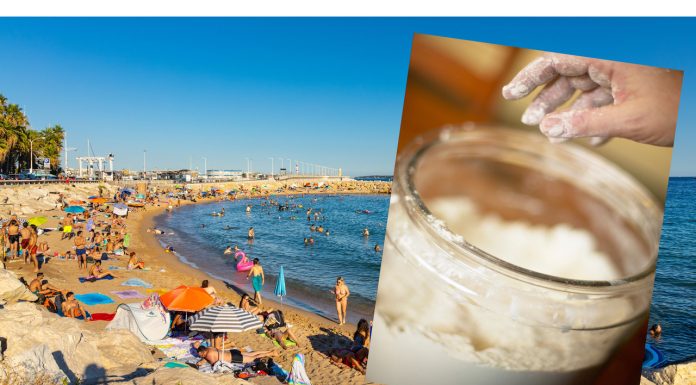 Słoik z mąką na plaży to must have. Zdziwisz się, do czego może się przydać