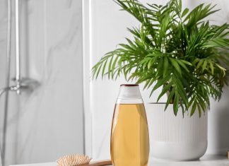 Szampon o budyniowym kolorze obłędnie pachnie wanilią. Świetnie nawilża włosy