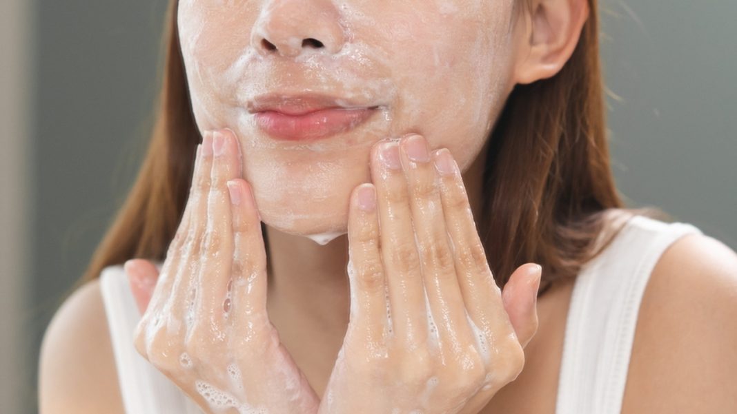 Orzeźwiający żel peelingujący. Po upalnym dniu moja twarz nie potrzebuje nic więcej