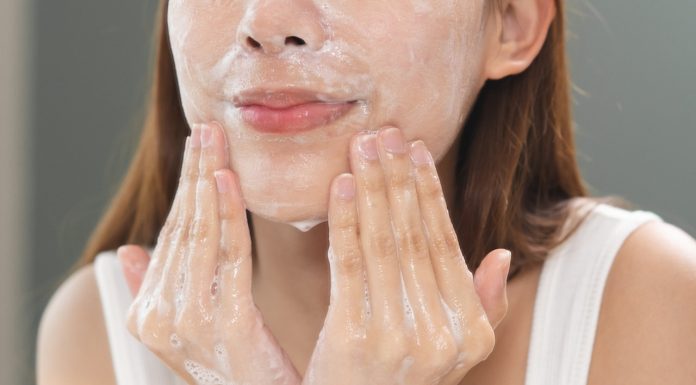 Orzeźwiający żel peelingujący. Po upalnym dniu moja twarz nie potrzebuje nic więcej