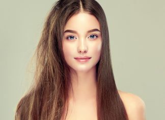 Pięć odżywek do włosów, które dadzą efekt tafli. Kosmyki wyglądają jak po laminacji!