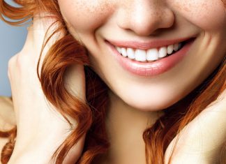 Sposób na białe zęby? Kluczem do sukcesu jest ten jeden składnik, choć jego kolor przeraża