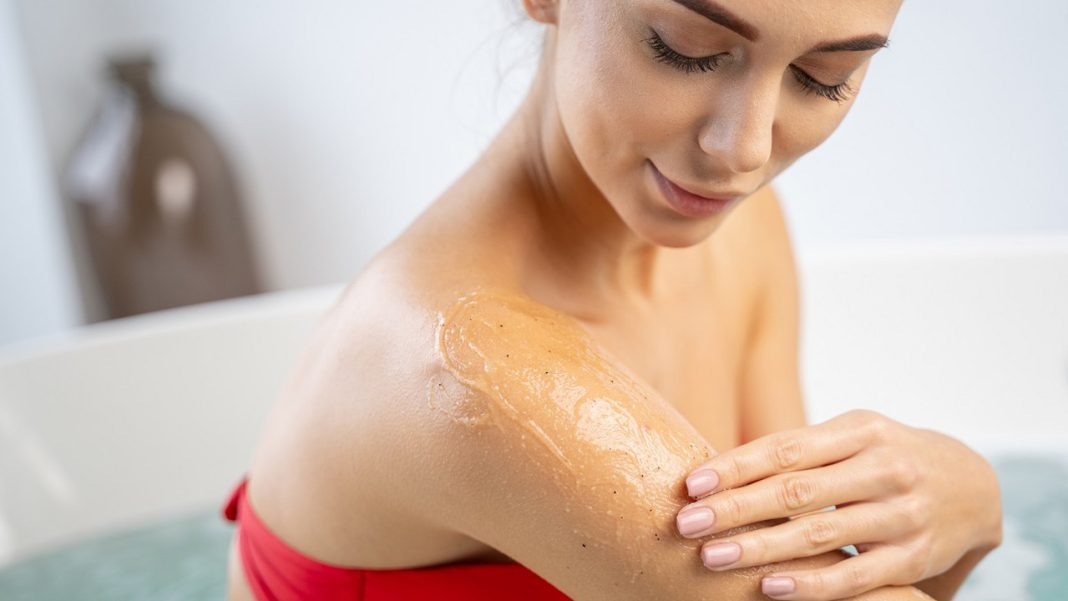 Żel z drobinkami bambusa oczyści i ujędrni skórę. Nieziemsko pachnie kwiatem pomarańczy i guaraną