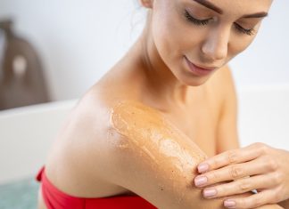 Żel z drobinkami bambusa oczyści i ujędrni skórę. Nieziemsko pachnie kwiatem pomarańczy i guaraną