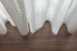 Dodaj jedną tabletkę do prania. Firanki będą jak nowe