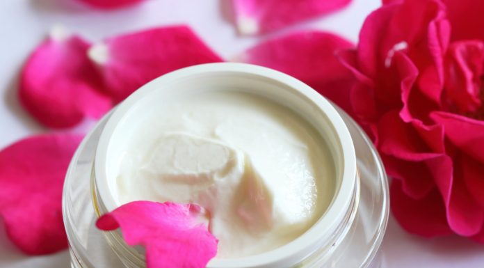 60-latki masowo wykupią ten różany krem francuskiej marki. „To już mój trzeci słoiczek”