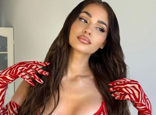 Wskoczyła w różowe bikini. Słodka niczym Barbie?