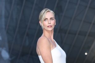 Charlize Theron cała na biało. Zachwyciła wszystkich