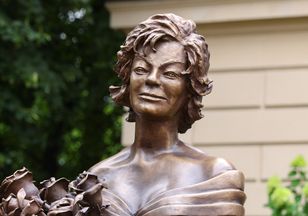 Pomnik Marii Koterbskiej wzbudził kontrowersje. Autorka rzeźby odpowiedziała